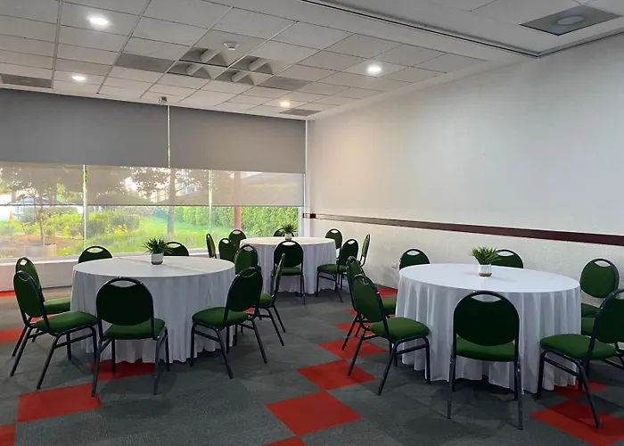 墨西哥佩里诺特宜必思酒店 酒店